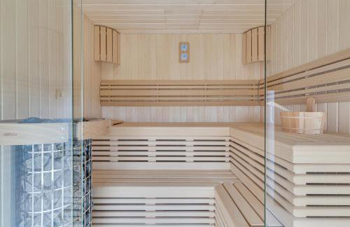 Luxury Spa Villa w Heated Pool, Jacuzzi & Sauna - Photo 31