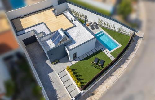 Host Wise - Bright Spacious House Swimming Pool - Foto 11