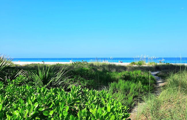 Sunset Beach 202 2 Bedroom Condo by RedAwning - Photo 14