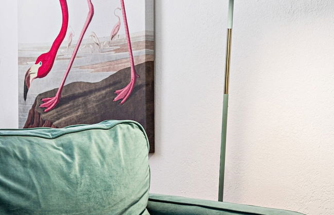 Stylish 2 BR Condo - Free Parking on Premises - Photo 16