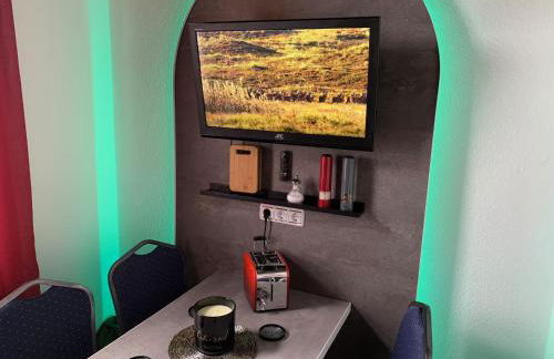 Best-Preis -Gold Suite- mit Netflix, Self-Check-In, eBike Ladestation, Fahrradraum, WLAN, Netflix und Massagesessel - direkt am Elberadweg im Herzen von Wittenberge - Foto 31