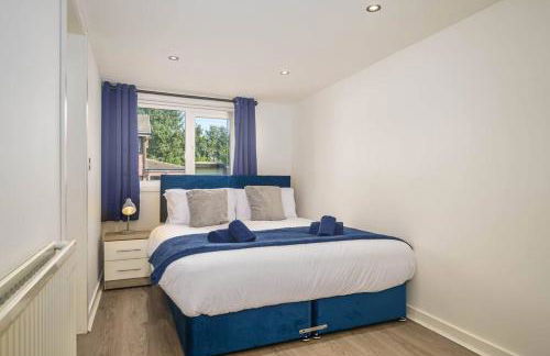 Spacious 4Bed Home, Sleeps 10, Pool Table, Parking, Perfect For Groups - Foto 4