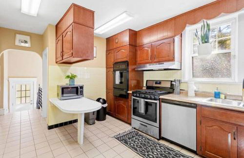 AC 6BR 2BA Quiet Retreat Central Location - Foto 11