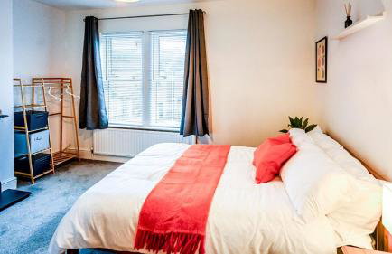 Premium Family Home with PS5 Console and Private Garden - Foto 18