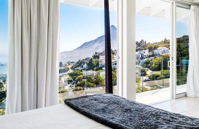 Exceptionally Unique Magnum Villa w Sea Views - Photo 34