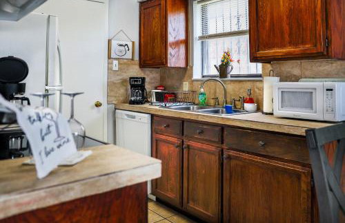 Congeniality and Comfort. All the essentials with class, 2 nights? 2 weeks? Stay, relax, work, or go out for fun. - Foto 7