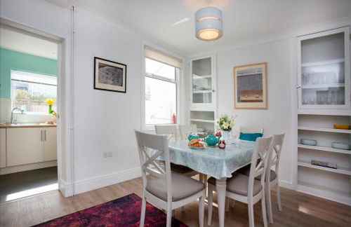 Holmdale House - Photo 10