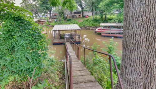 Yard and 15 Boat Slip Waterfront Grove Getaway - Foto 3