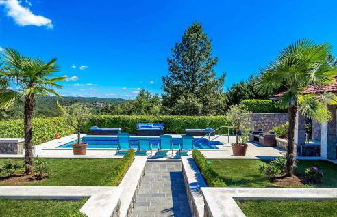 3 Bedroom Amazing Home In Jurdani - Photo 12