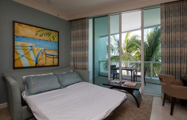 Fontainebleau Sorrento Pool View Junior Suite 1 Bedroom Hotel Room - Photo 6