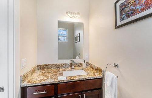 Walk to Broncos Stadium Hot tub & Rooftop - Foto 29