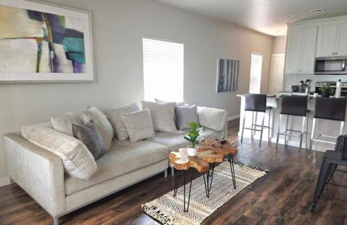 Family-Friendly 3BR Townhome - Foto 4