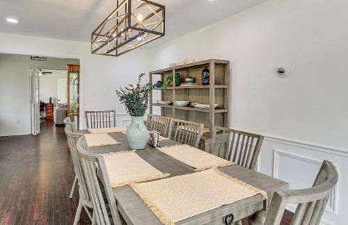 Patio and Pool Table Lake Marion Getaway - Foto 11