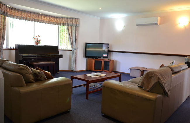 Dolphin Lodge - Photo 28