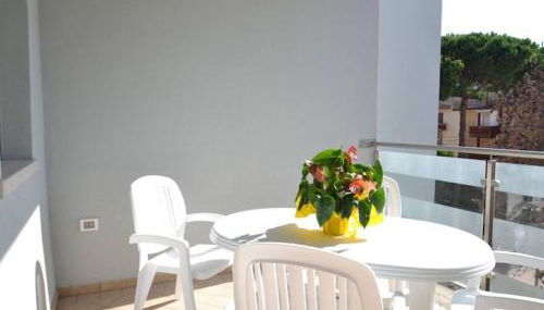 Bright and Modern Apartment - Photo 3, furniture