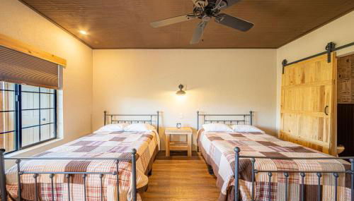 Miners Cabins #1 - Two Double Beds and Private Balcony - Foto 4