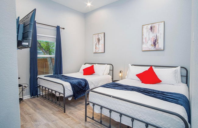 Seize the Moment! 4br/3ba Gem w/ Downtown Views! - Foto 9