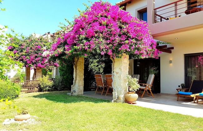 Villa Carlos - Photo 1