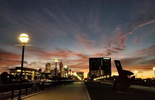 6 Bedroom Duplex Sleeps 14 Close to Lucas Downtown - Photo 49