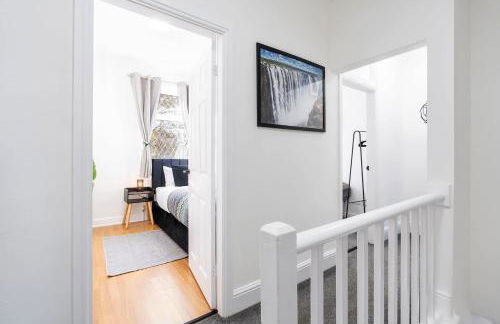 Contractor Friendly 4 Bedroom House in Hemsworth with 6 Beds and Garden - Foto 16