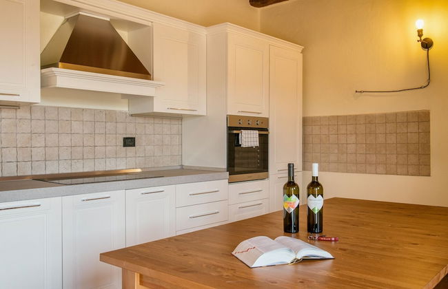 Villaluce Wine Agriturismo - Photo 12