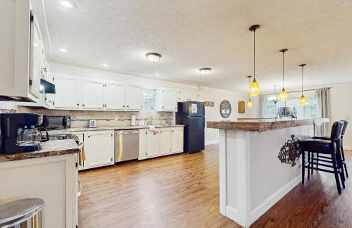 Cozy Lake Duplex Sleeps 5 Games Dog-friendly - Foto 9