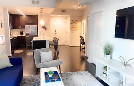 The Luxe -Highrise, Balcony, Year-round Pool, City View! - Foto 37