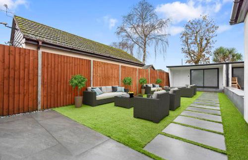 Beautiful Home, Free Parking For Large Groups Sleeps 10 Book Now! - Foto 36