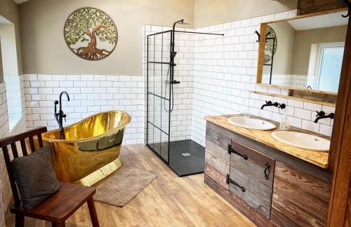 Farndale House-Hot tub - Photo 38