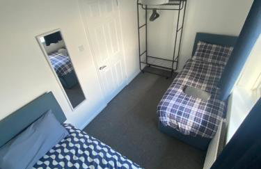 Home in Cwmbran with free onsite parking - Foto 3