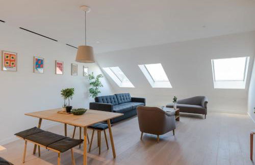 Hollen at Six - Soho - by Frankie - Photo 1