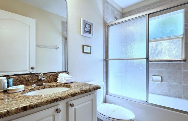 Lovely Lakeside 4-bed Pool Home At Villa Sol-3125 4 Bedroom Home by RedAwning - Foto 18