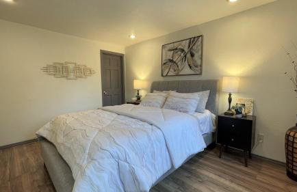 Remodeled, Spacious, Modern Retreat 5 BR, 3BA, 2KIT - Foto 11