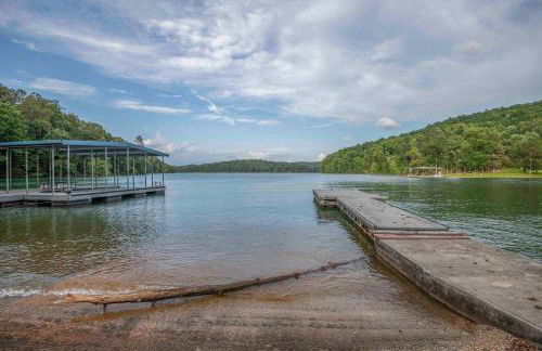 Family Friendly Lakefront with Private Dock Fire Pit Near Marinas - Foto 1