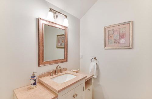 Walk to Beach: Home w/ Pool Access in White Stone - Photo 11