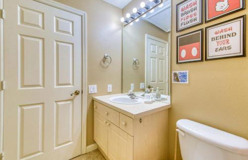 Magical Getaway Close to Disney! Pool, Gym, & WiFi - Photo 22