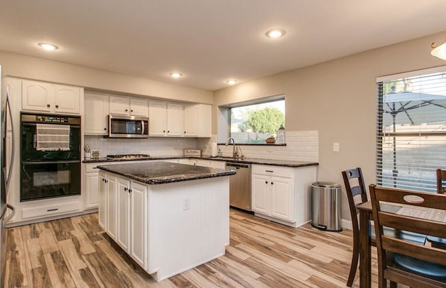 Massive 5 Bdrm Getaway W/pool, Hot Tub, Game Room! - Photo 20