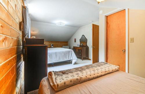 1 Mi to Rangeley Lake Cabin with Wraparound Deck! - Foto 14