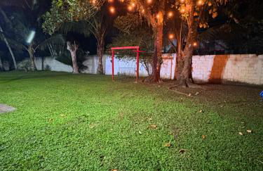 Casa Amarela, 3 Quartos , 15 camas, Acesso rápido às praias - Foto 13