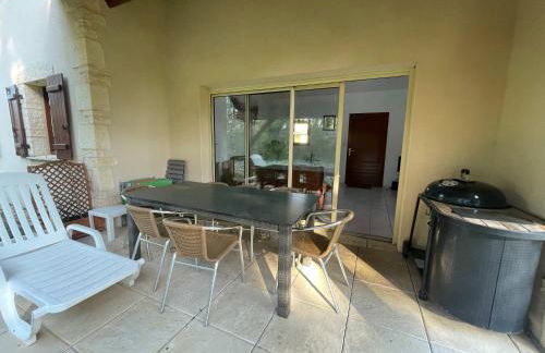 Lilas - Spacieuse maison 10 pers Jardin BBQ - Foto 16