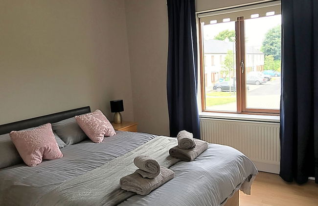 Immaculate 3-bed House With Private Secure Garden - Foto 5