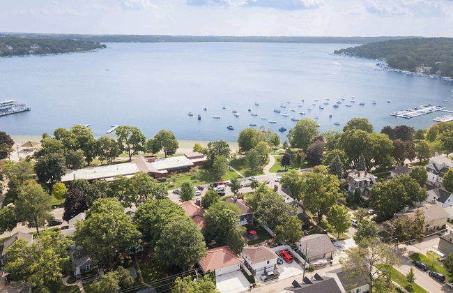 4 BDR Lake Geneva Estate Across From Beach! - Foto 57