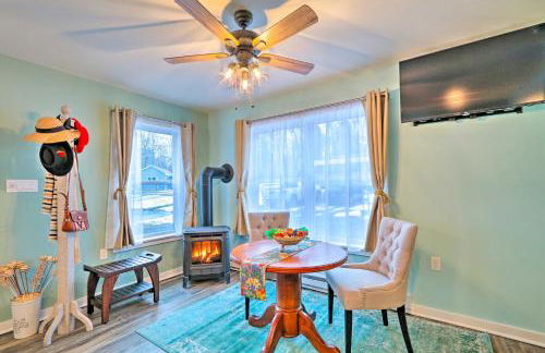 Unwind Fireside! Poconos Cottage 12 Mi to Slopes - Foto 6