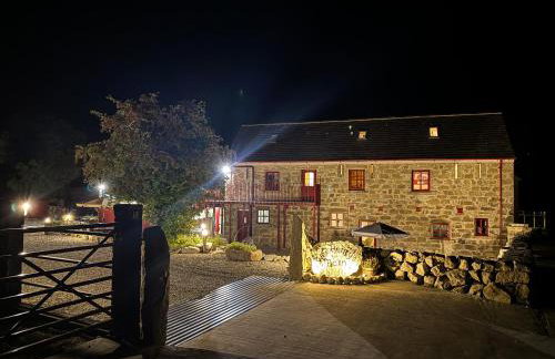 Wee Henry's Barn - Photo 8