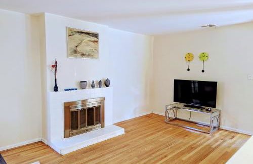 Entire House,Convinient location in Los Angeles , near Universal, Hollywood, Pets Friendly, Free WIFI - Foto 5