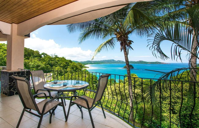 Beautiful Condo in Peaceful Cliffside Location with a Private Balcony & Stunning Ocean and Mountain Views - Foto 1