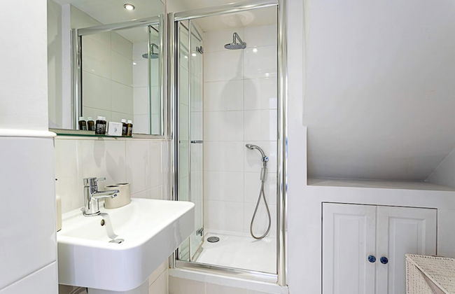 Bright Home Near Little Venice - Photo 20