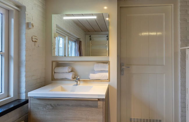 Charming Beach Villa With Thatched Roof - Photo 27