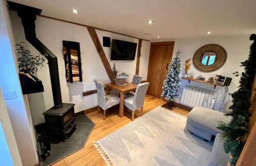 Apple Tree Cottage - Cosy 2 Bed with Deluxe HOT TUB & Log Burner - Photo 26