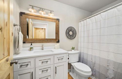 Family-Friendly 3BR Home w Bunk Room & Yard - Photo 26